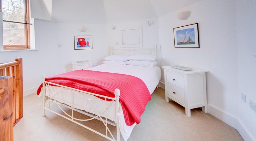 Photo of 2 Bed in Cowes