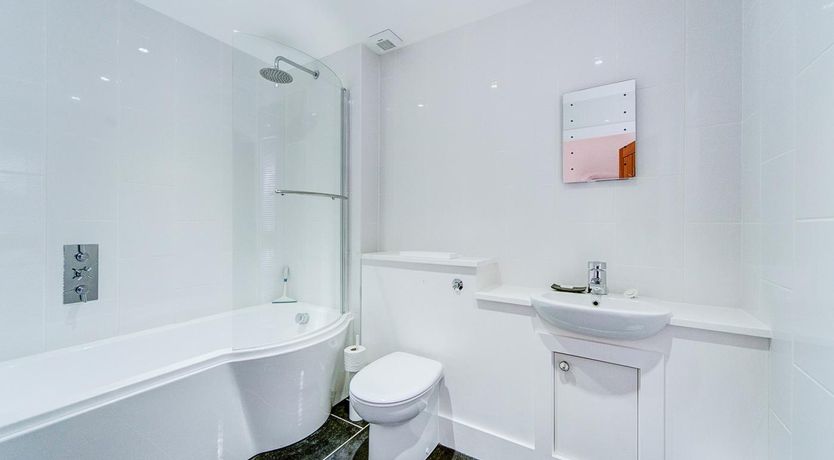 Photo of 2 Bed in Cowes