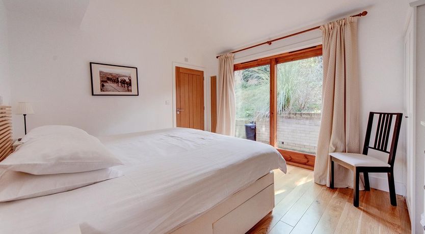 Photo of 2 Bed in Cowes