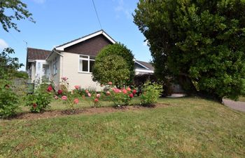 in Brighstone (IC132) Holiday Cottage