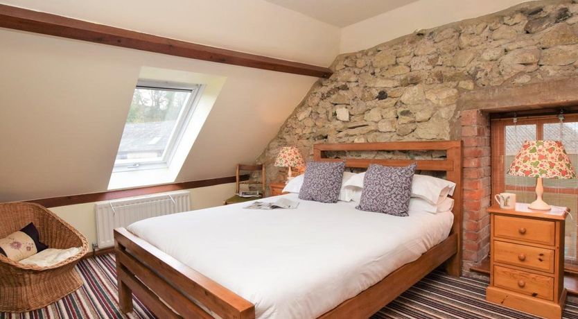 Photo of 2 Bed in Godshill