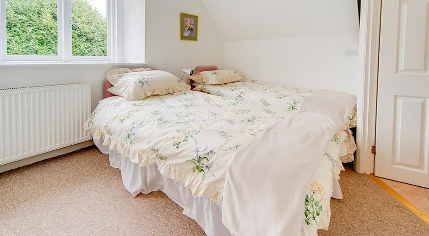 Photo of 3 Bed in Godshill