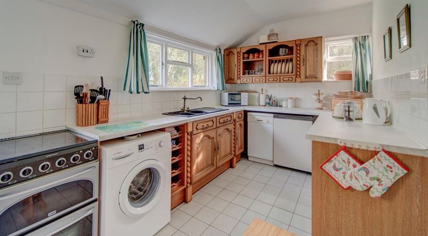 Photo of 3 Bed in Godshill