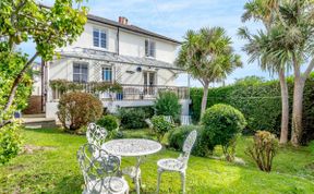 Photo of in Ventnor (IC116)