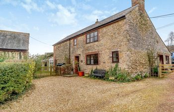 in Carisbrooke (IC037) Holiday Cottage