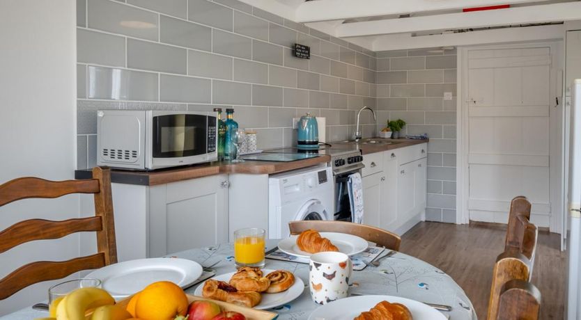 Photo of 3 Bed in Brook