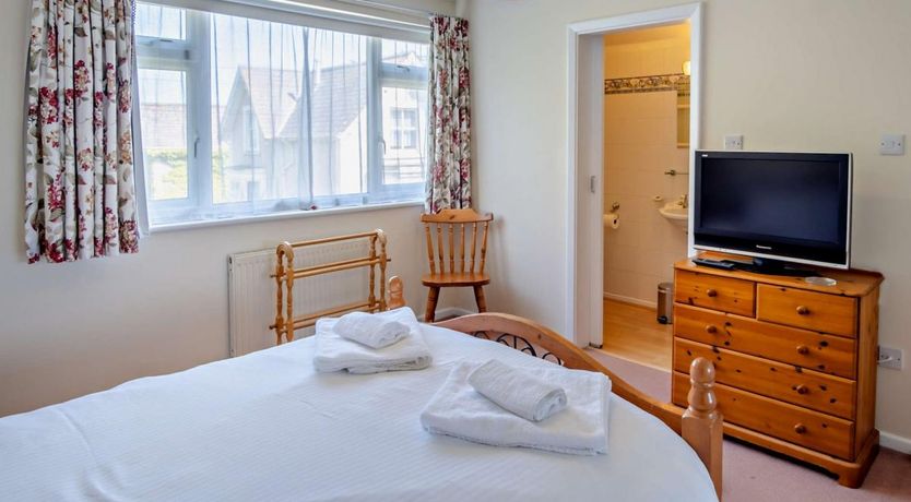 Photo of 4 Bed in Shanklin