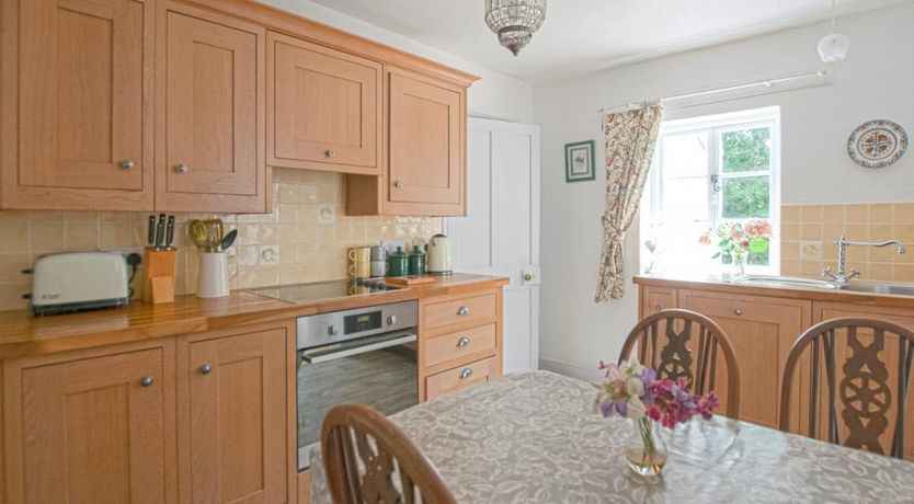 Photo of 3 Bed in Borthwood