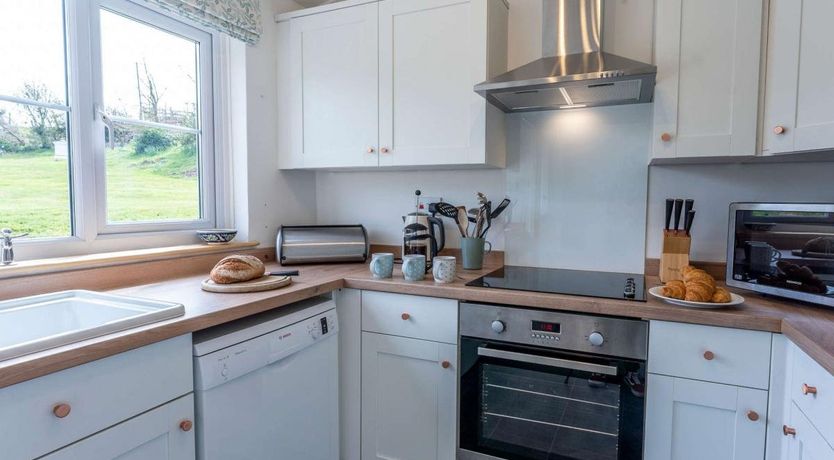 Photo of 3 Bed in Roud