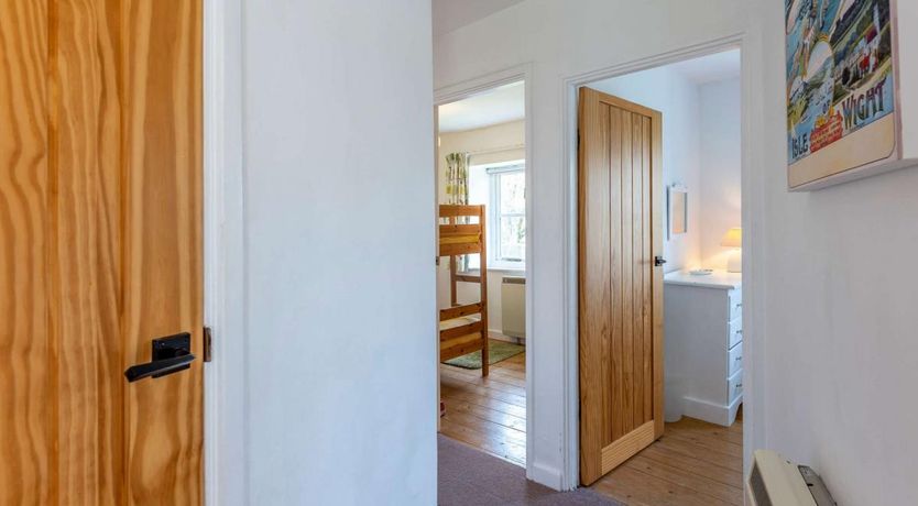 Photo of 3 Bed in Roud