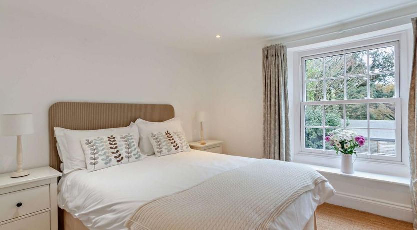 Photo of 2 Bed in Totland Bay