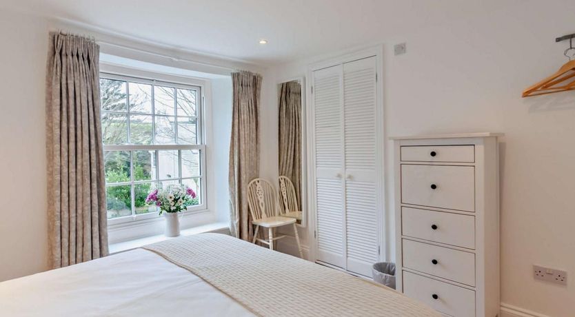 Photo of 2 Bed in Totland Bay