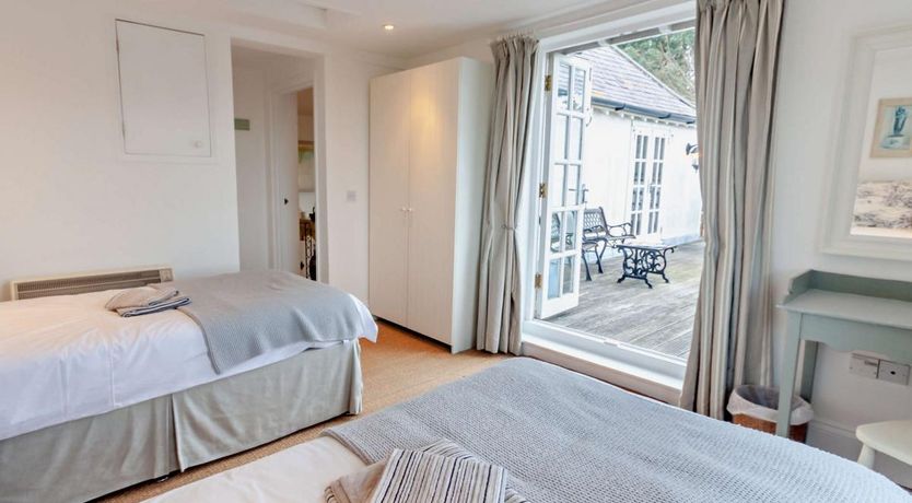 Photo of 2 Bed in Totland Bay