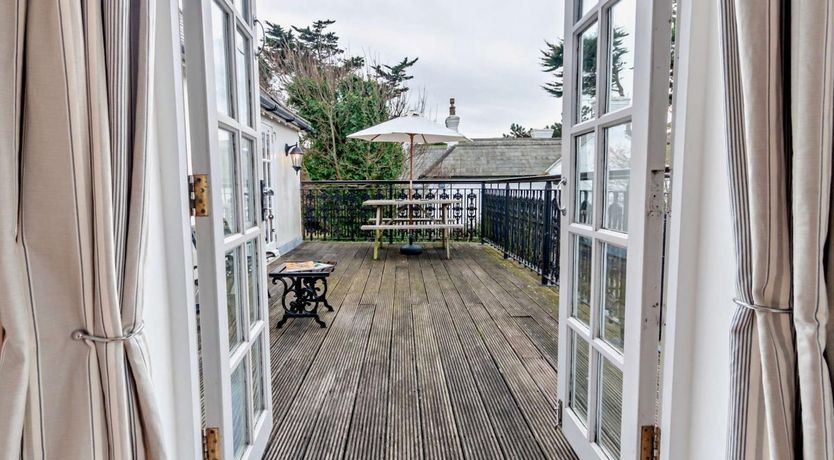 Photo of 2 Bed in Totland Bay