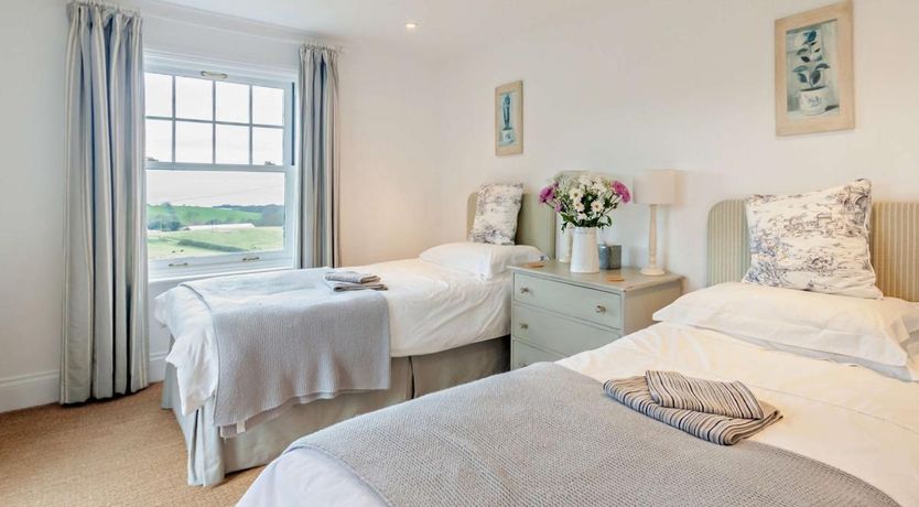 Photo of 2 Bed in Totland Bay