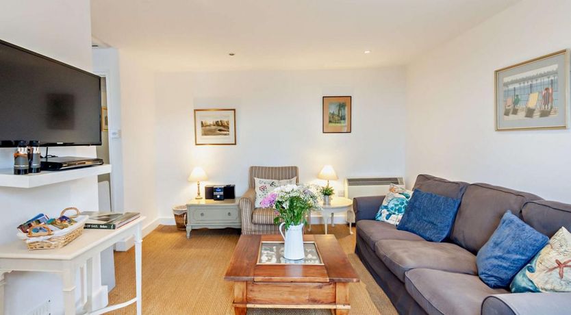 Photo of 2 Bed in Totland Bay