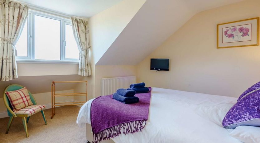 Photo of 2 Bed in Totland Bay