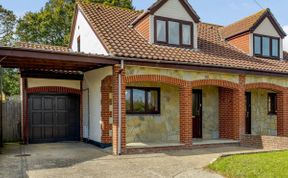 Photo of in Totland Bay (IC003)