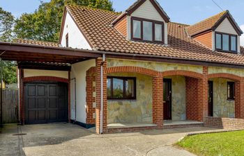 in Totland Bay (IC003) Holiday Cottage
