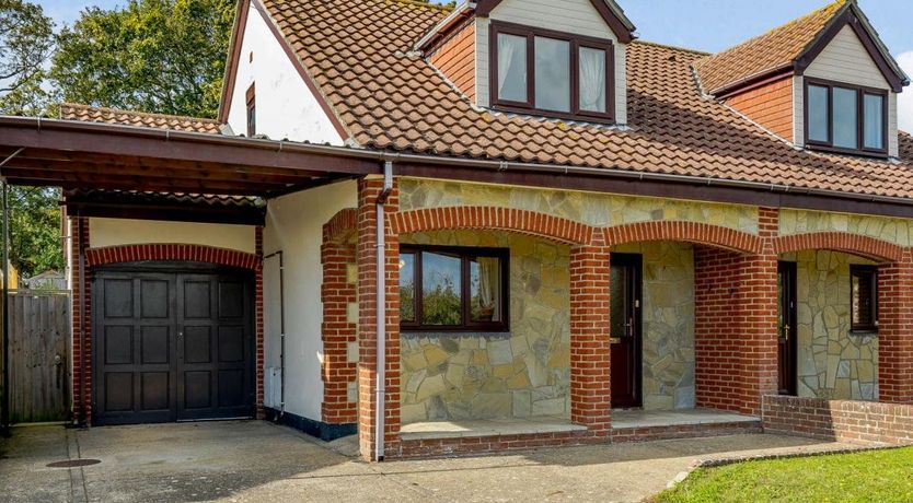 Photo of in Totland Bay (IC003)