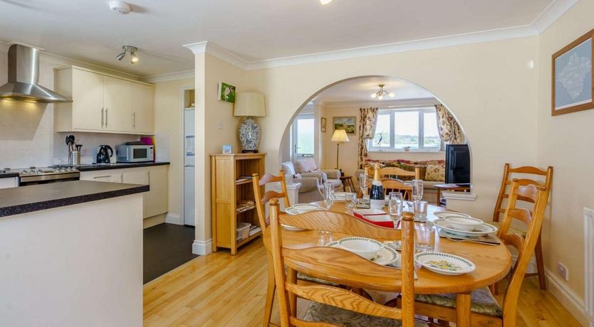 Photo of 2 Bed in Totland Bay