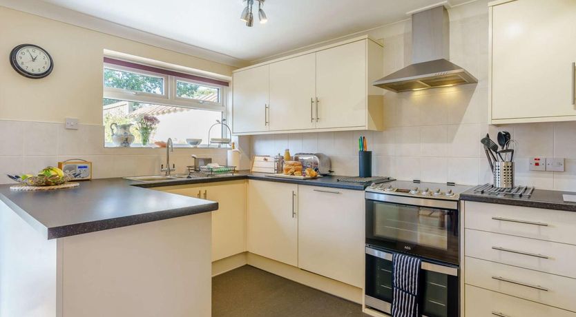 Photo of 2 Bed in Totland Bay
