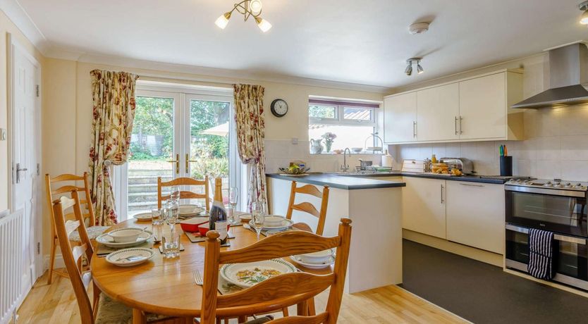 Photo of 2 Bed in Totland Bay