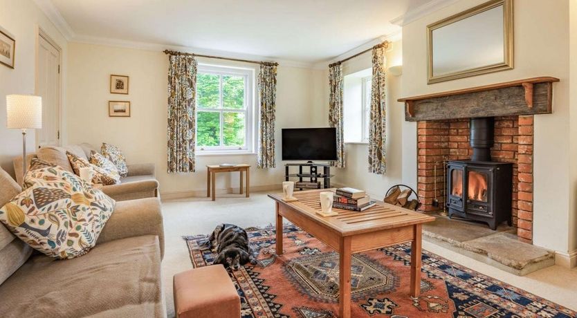 Photo of 4 Bed in Whitwell