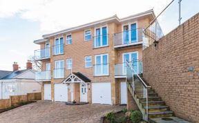 Photo of 3 Bed in Shanklin