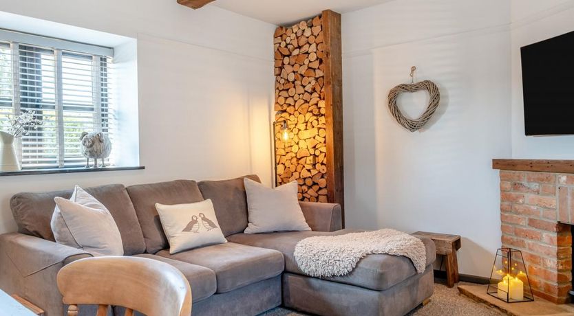 Photo of 2 Bed in Godshill