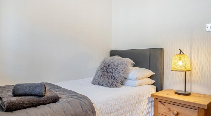 Photo of 2 Bed in Godshill