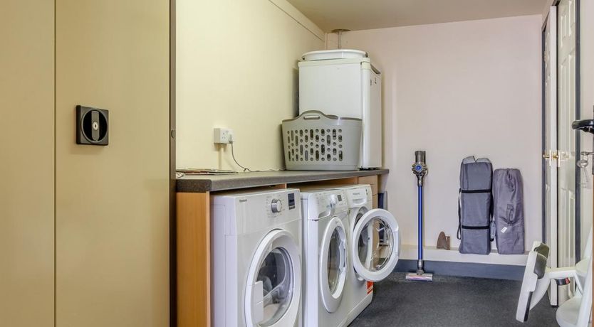 Photo of 2 Bed in Godshill