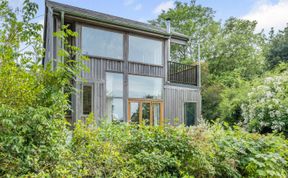 Photo of 3 Bed in Gurnard