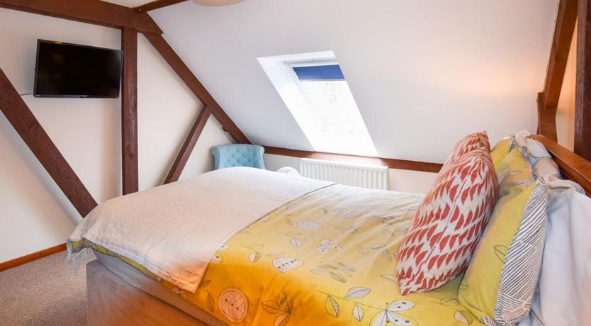 Photo of 2 Bed in Godshill