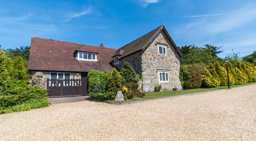 Photo of 2 Bed in Godshill