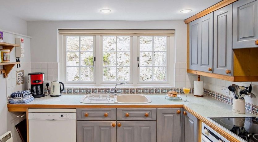 Photo of 3 Bed in Niton Undercliff