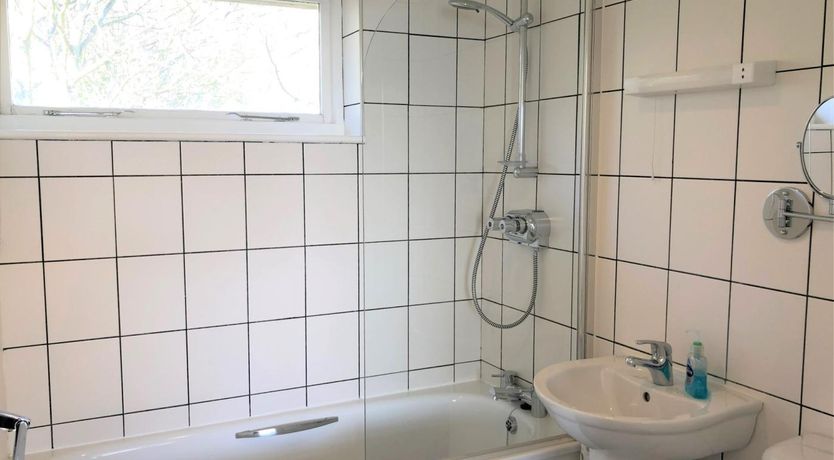 Photo of 4 Bed in Ventnor