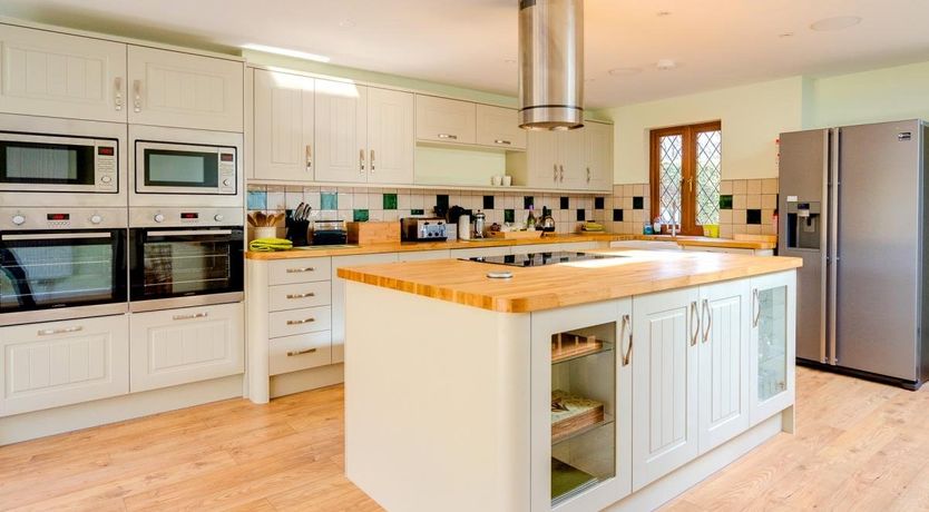 Photo of 5 Bed in Arne