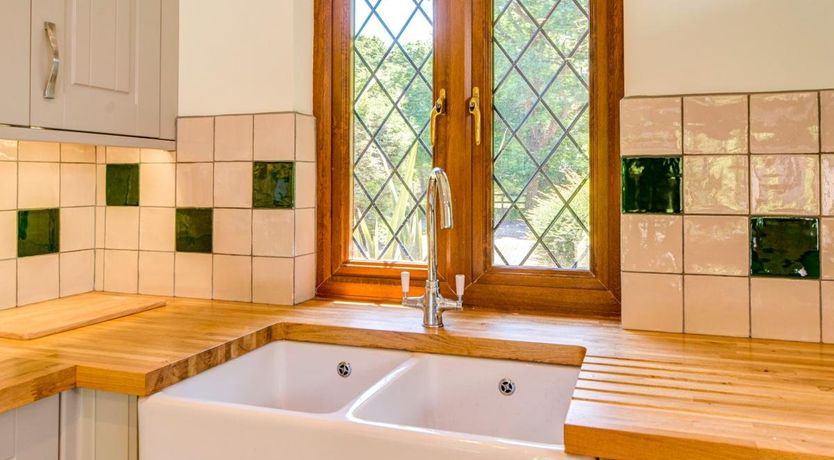 Photo of 5 Bed in Arne