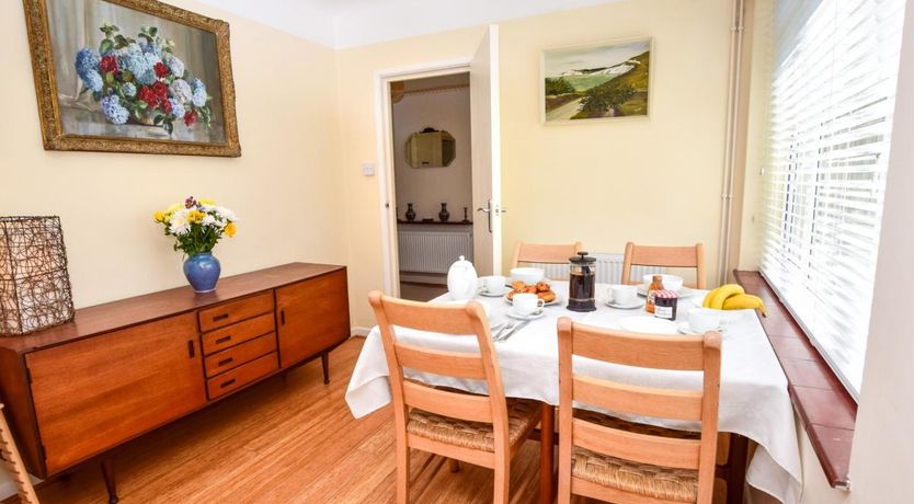 Photo of 3 Bed in Totland Bay