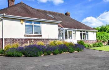in Totland Bay (IC110) Holiday Cottage