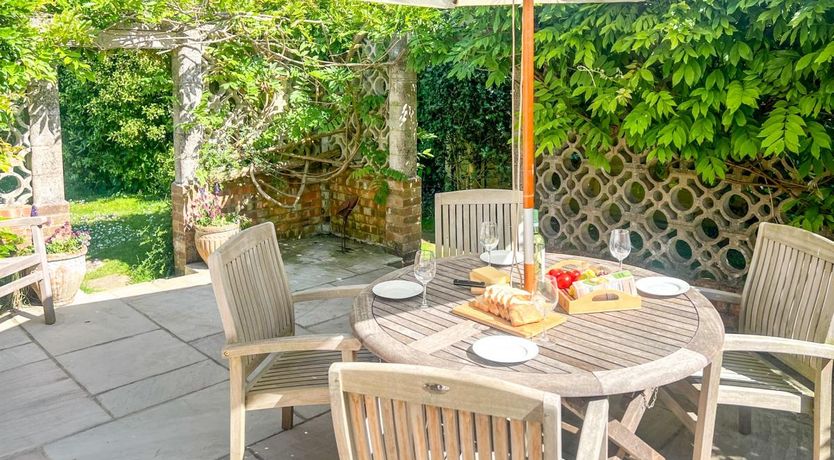 Photo of 3 Bed in Totland Bay