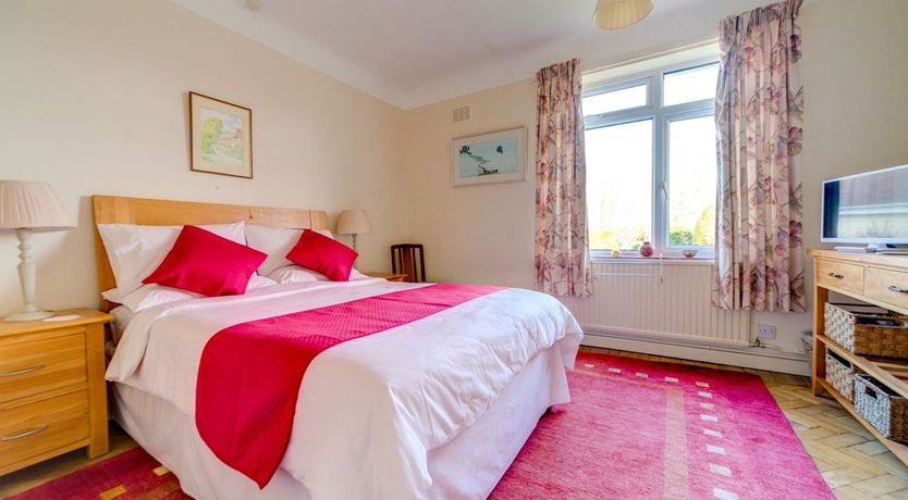 Photo of 3 Bed in Totland Bay