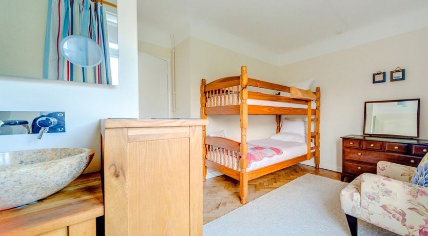 Photo of 3 Bed in Totland Bay