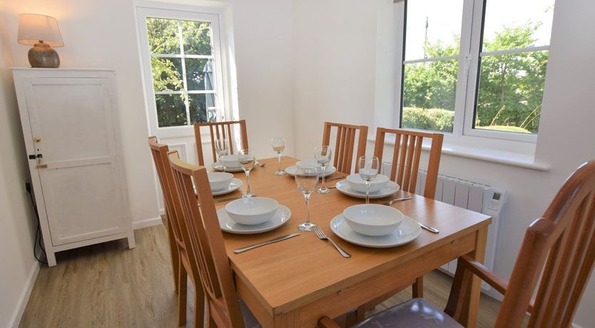 Photo of 3 Bed in Roud