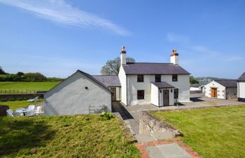 Llety'r Bryn Holiday Cottage