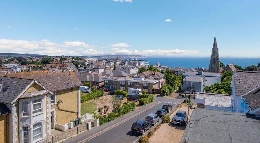 Photo of 3 Bed in Shanklin