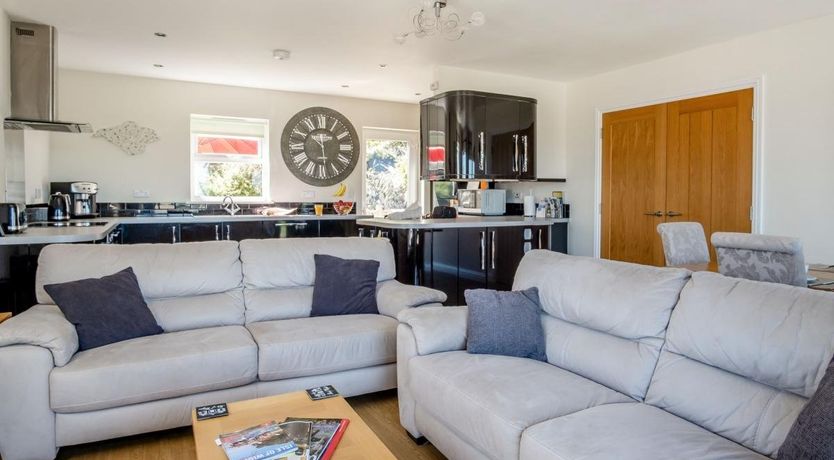 Photo of 3 Bed in Shanklin