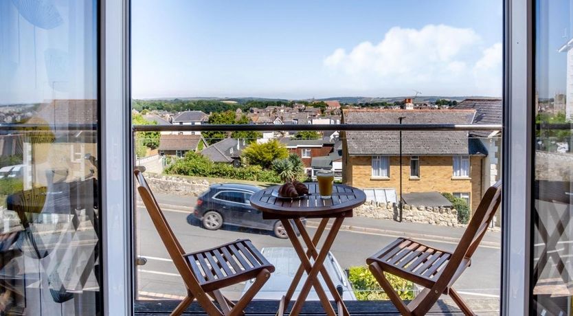 Photo of 3 Bed in Shanklin