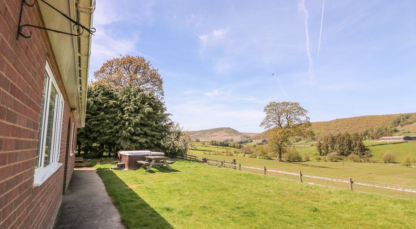 Photo of Glanyrafon Bungalow